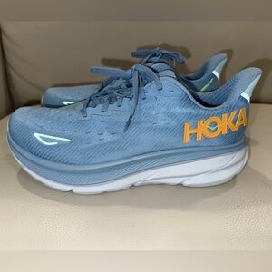 Hoka One Men’s Clifton 9 Wide size 9.5 2E